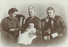 Mrs Margaret Munn with family